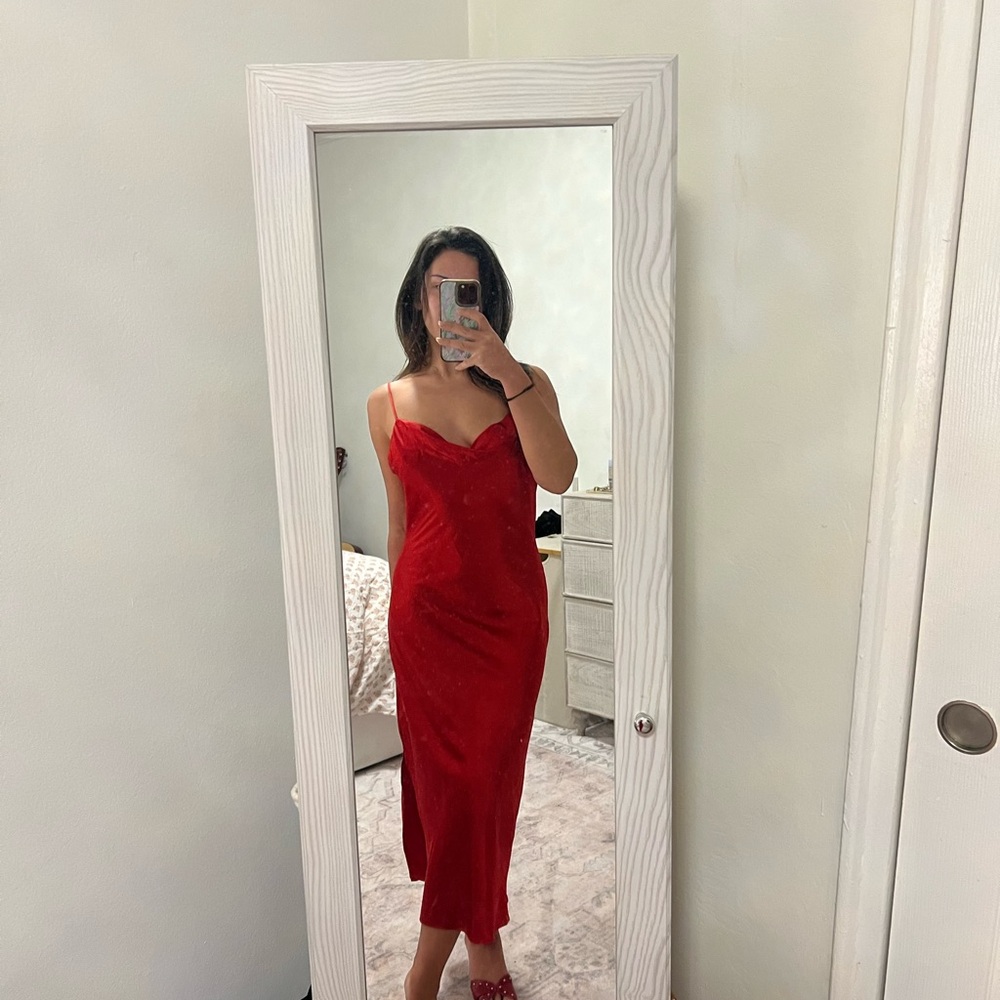 Chic Scarlet Midi Dress